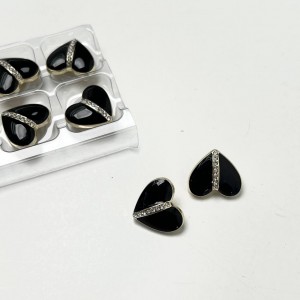 Пуговиц "Черное сердце"