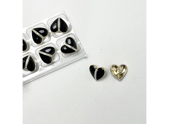 Пуговиц "Черное сердце"