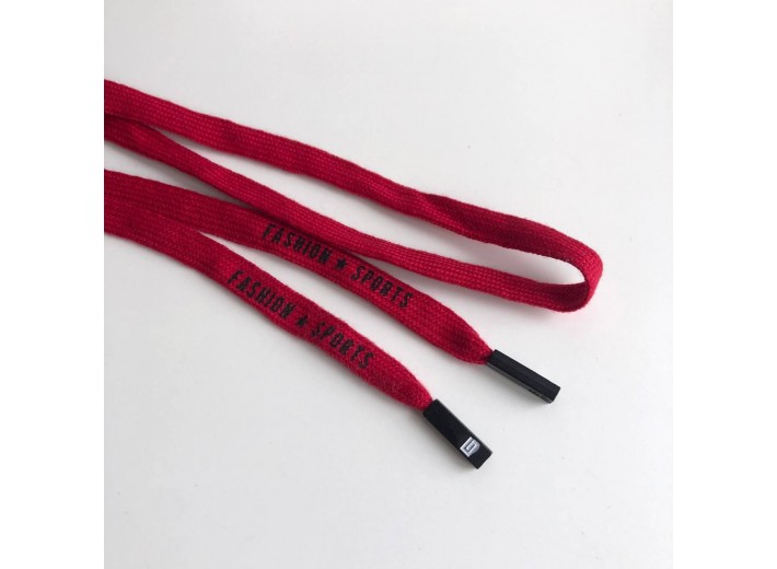 Шнур плоский Fashion sport с металлическим наконечником Красный 130 см (шт)